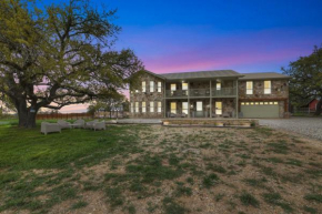Grasslands Pool Hot Tub Hill Country Views
